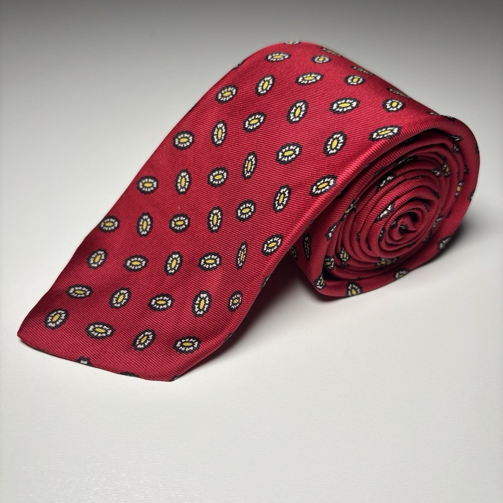 Brooks Brothers Silk Makers Red Foulard Medallion Patter Slim Short Neck Tie VTG